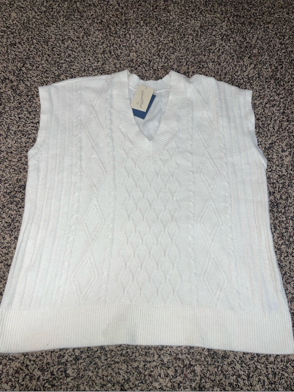Universal Thread White Cable Knit V-Neck Sweater Vest Plus XXL NWT